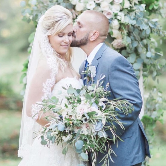 About your seller, Ashley! 💕 - Picture 2 of 3